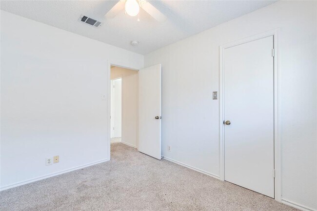 Building Photo - 17924 Narsitin Ln