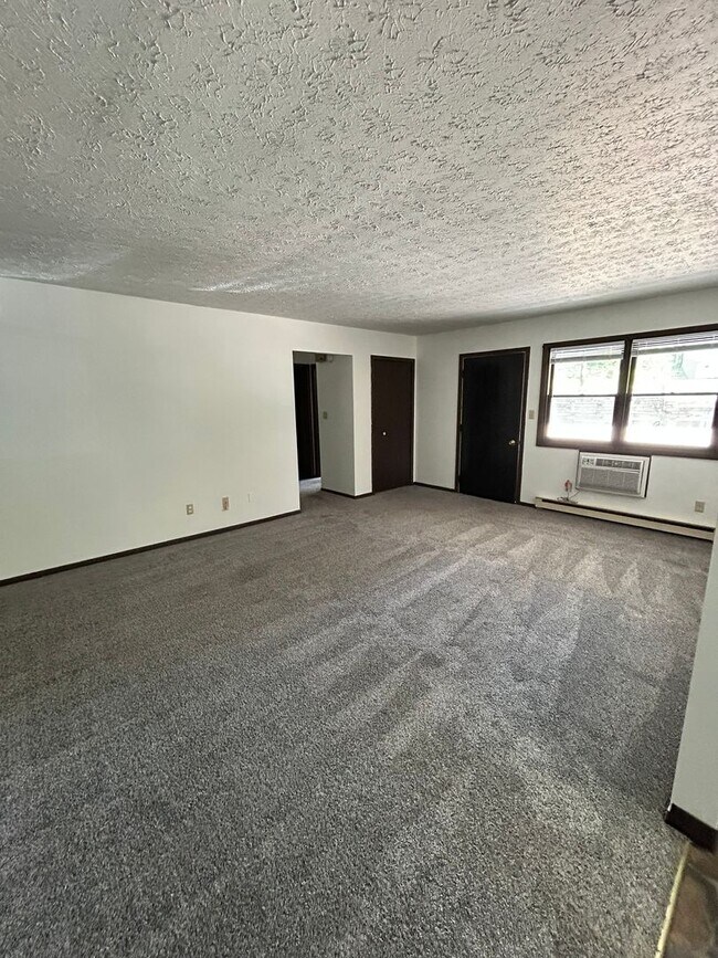 Building Photo - Two Bedroom Apartment