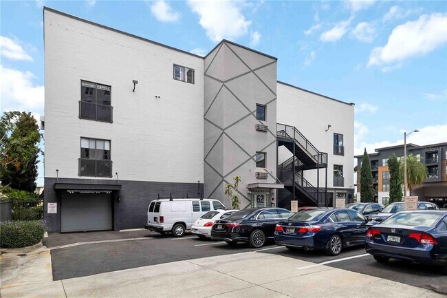 Building Photo - 62 W Colonial Dr