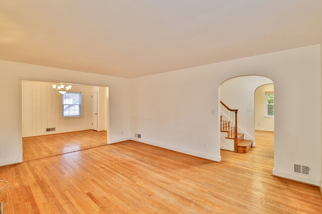 Building Photo - Spacious, Accessible Downtown Silver Spring Townhome!!.... Renovated Kitchen, Finished Basement, ...