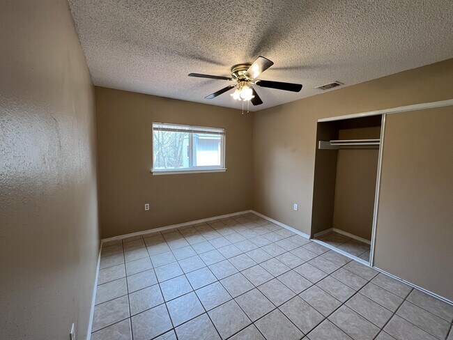 Building Photo - 116 Meadow Lark