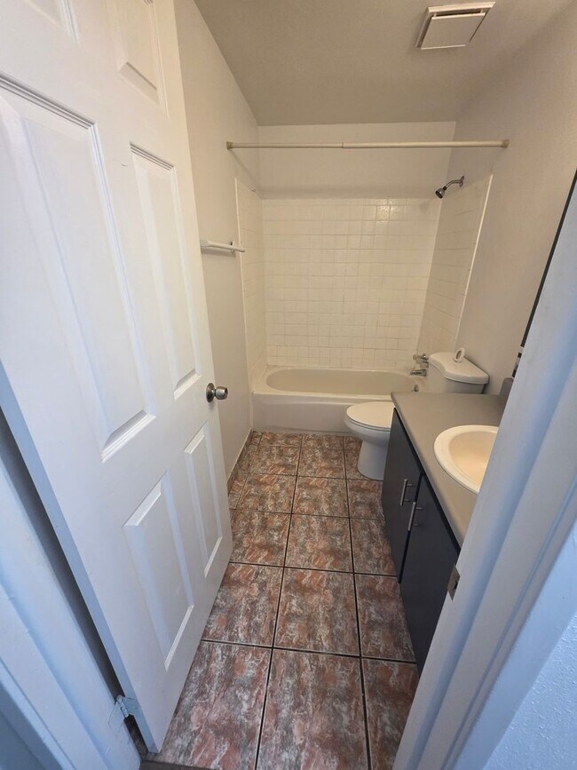 Building Photo - Ferron Rental