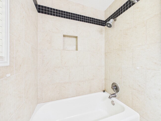 Building Photo - 1402 Village Dr