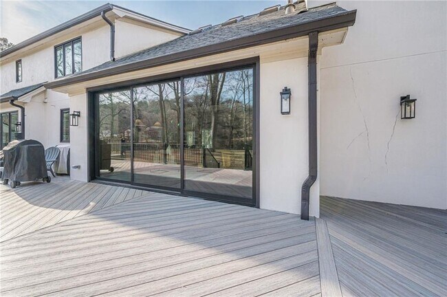 Building Photo - 4562 Columns Dr SE