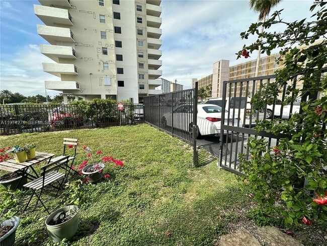 Building Photo - 301 Golden Isles Dr