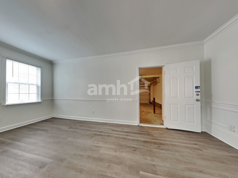 Building Photo - 5622 Falls Ridge Ln