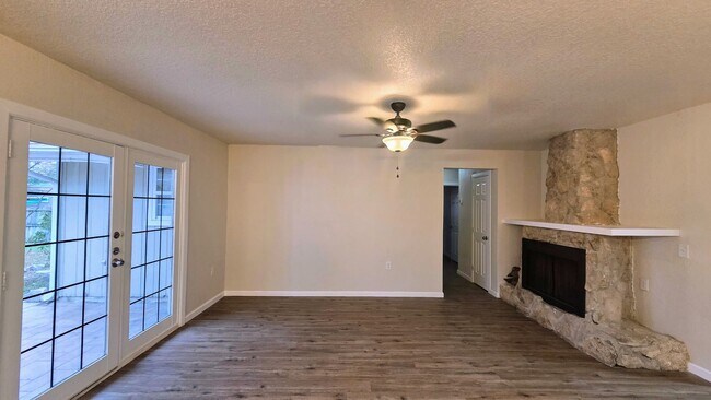 Building Photo - Newly Renovated NE San Antonio 3 bedroom home in established neighborhood-You do not want to miss...