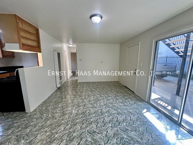 Building Photo - Lovely 2 Bedroom Apartment in Long Beach!