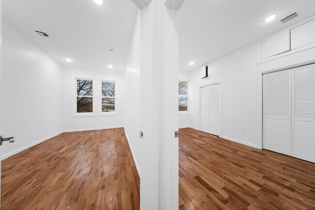 Building Photo - 1111 53rd St