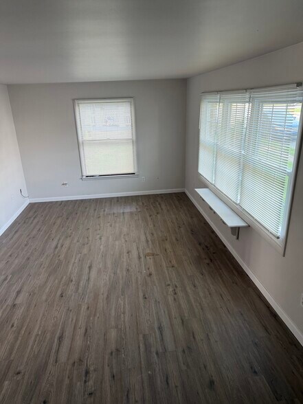 Building Photo - 310 Adelia St