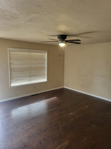 Building Photo - 13803 NE 9th St