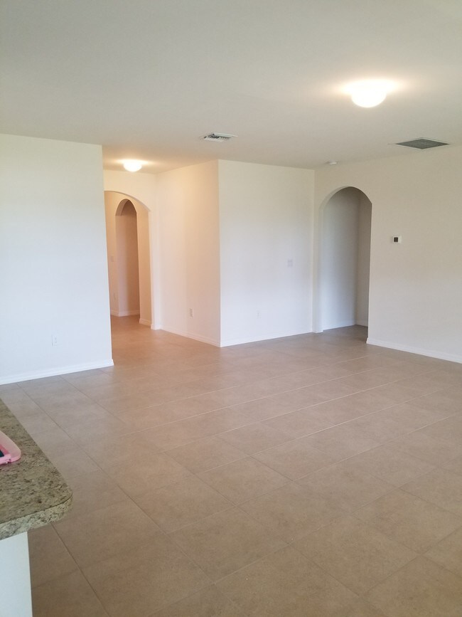 Building Photo - 220 SW 19th Terrace