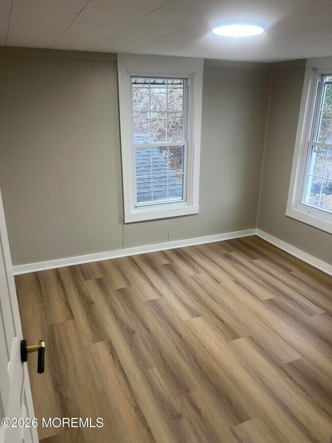 Building Photo - 133 Leonard Ave