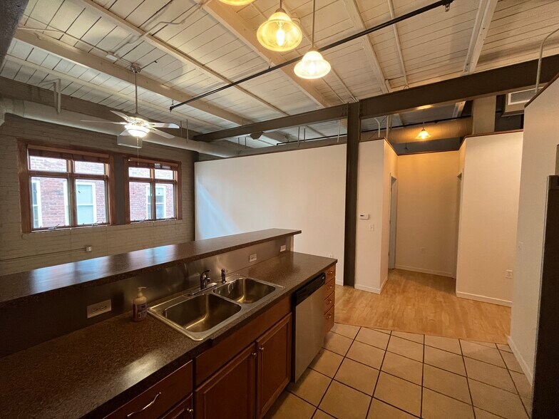 Building Photo - 1114 S Washington Ave