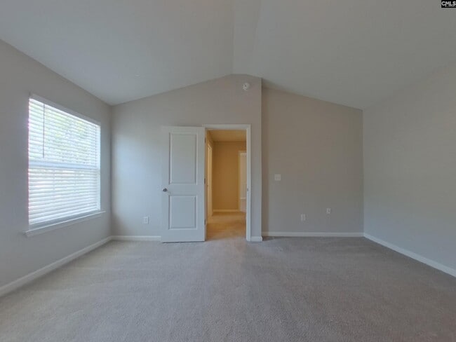 Building Photo - 453 Denman Loop