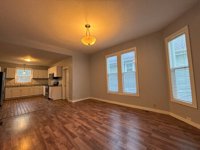 Building Photo - 421 Mt Ida St