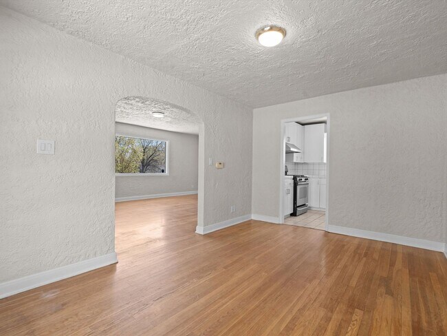 Building Photo - 2 bed, 1 bath with built in office near UNR