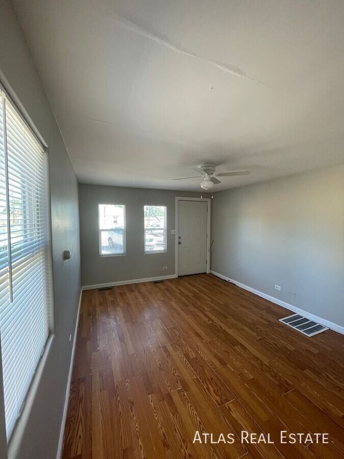 Building Photo - 7391 Oneida Dr