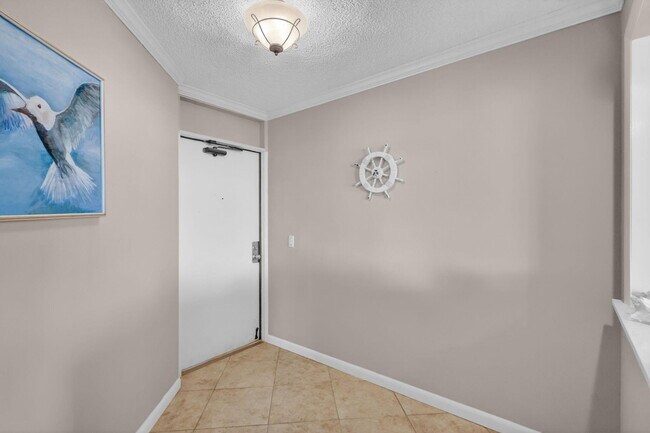 Building Photo - 9650 S Ocean Dr