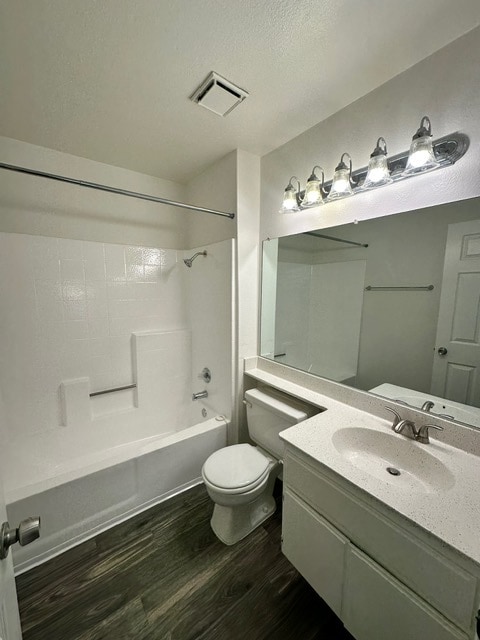 Hallway bathroom - 764 W Phillips St