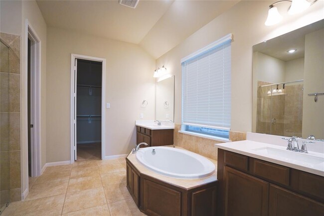 Building Photo - 29034 Canyon Oak Dr