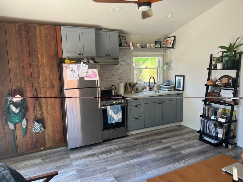 Building Photo - 1417 E 8th St