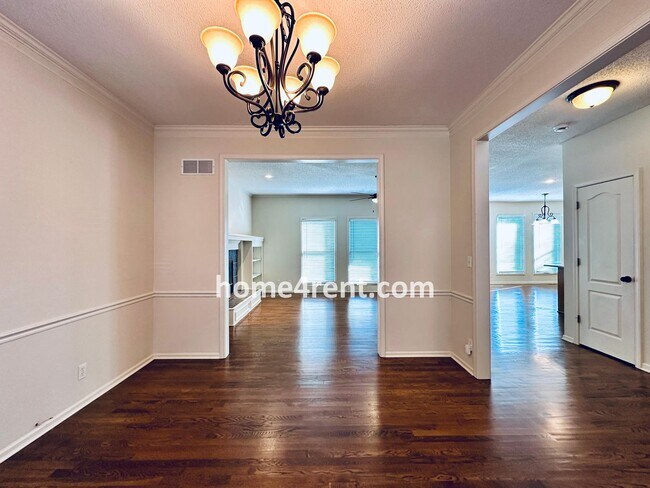 Building Photo - Blue Valley Northwest home on a cul-de-sac w/ granite counters, ss appliances and fenced yard!