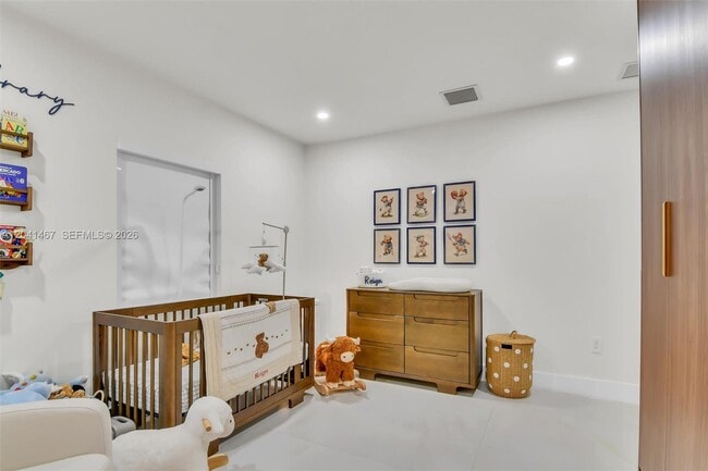 Building Photo - 241 W 48th St