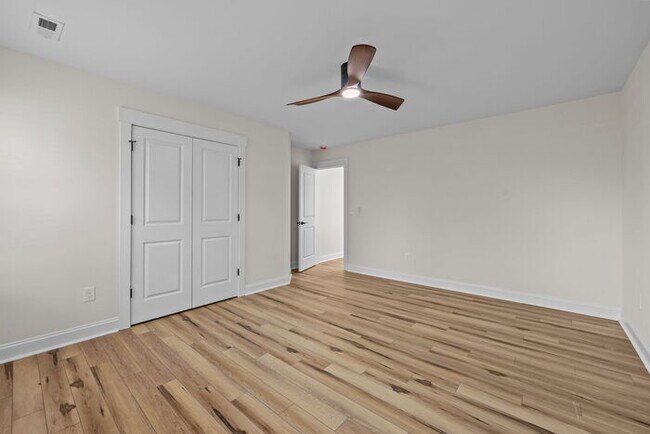 Building Photo - Stunning New Build!