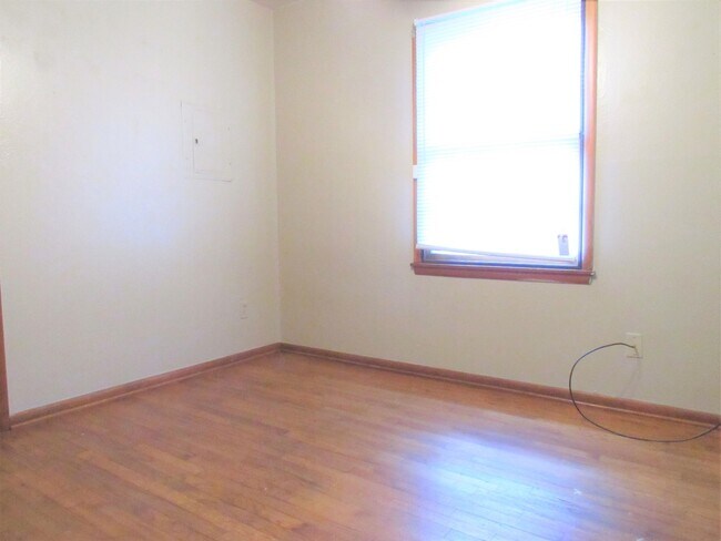 Building Photo - *** 50% OFF 1ST MONTH'S RENT IF LEASE SIGN...