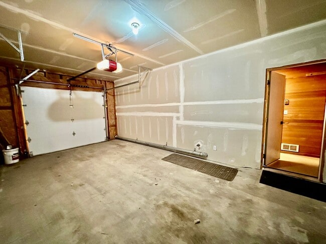 Building Photo - 1204 N Brooklane St