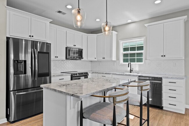 Building Photo - 2681 Rockaway Pl