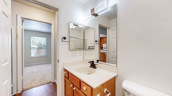 Building Photo - 1211 Hidden Creek Pl