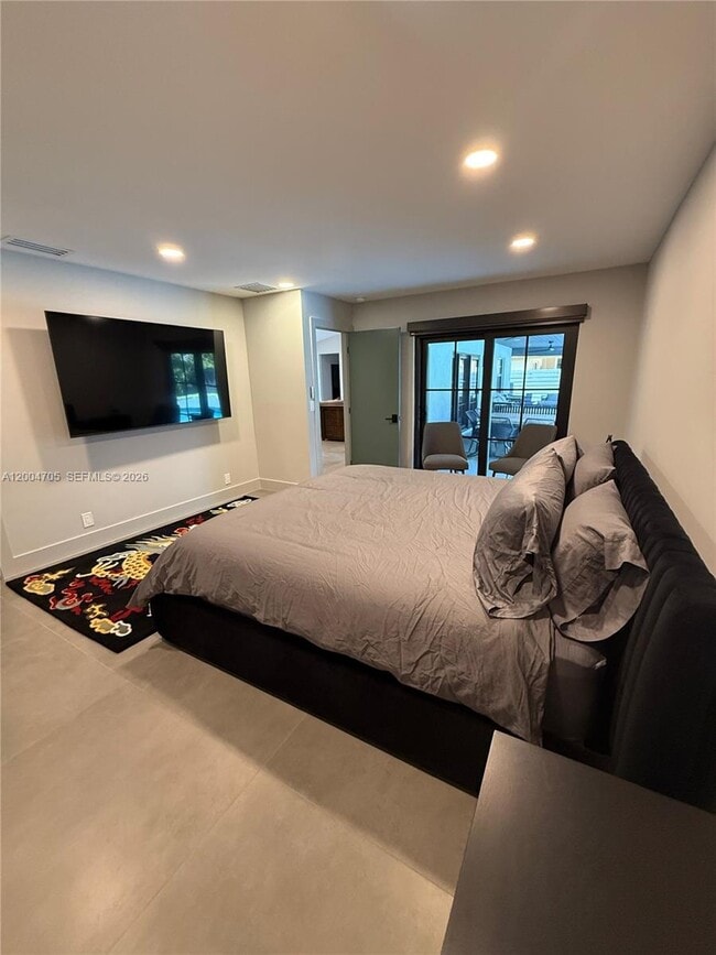 Building Photo - 1304 Stratford St