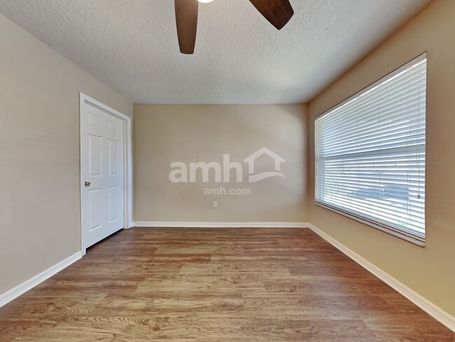 Building Photo - 8837 Royal Enclave Blvd