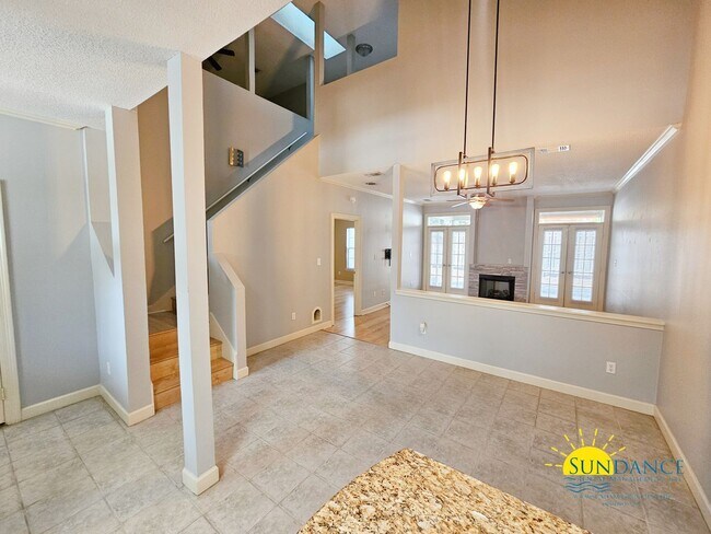 Building Photo - Gorgeous 3 Bedroom Townhouse in Miramar Beach