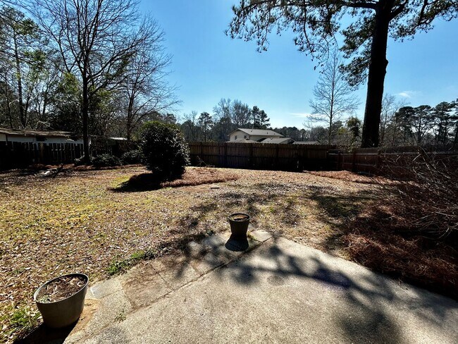 Building Photo - 235 Cavalier Dr