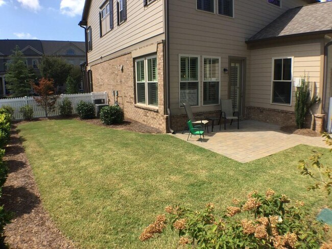 Building Photo - 2104 McFarlin Ln