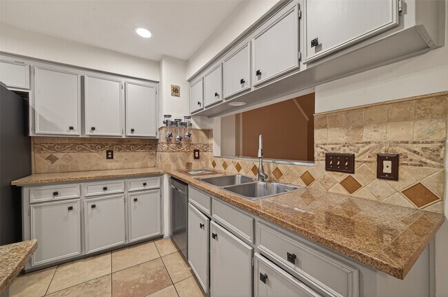 Building Photo - 11331 Oakcenter Dr