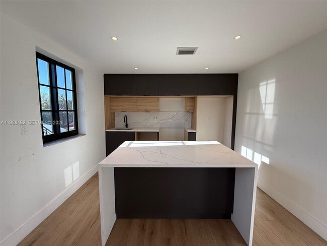 Building Photo - 1716 SW 11th St