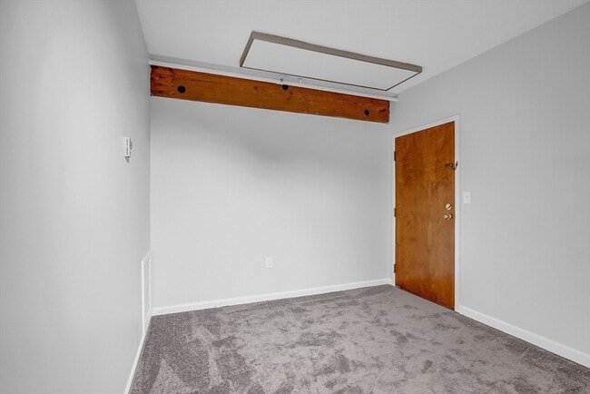 Building Photo - 200 Market St