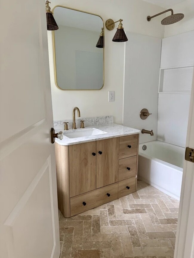 Building Photo - 2846 Appleton Ave