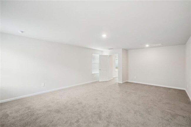 Building Photo - 95 Sequoia Ln