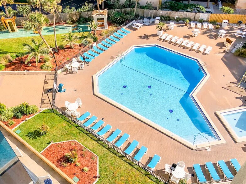 Building Photo - 8817 S Thomas Dr