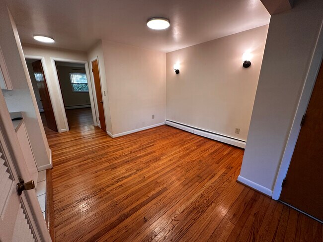 Building Photo - 2909 Van Dyke Dr