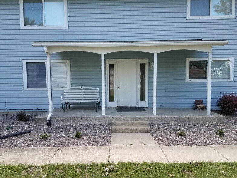 Front door side view to 4-plex - 306 E Henry St