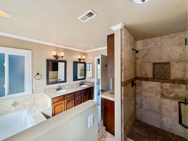 Building Photo - Stunning 4B/2BA House in San Marcos!