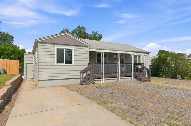 Building Photo - $2,590.95 with $300 Off The First Month's Rent, 4 Beds - 2 Bath, Single Family Home in Denver wit...