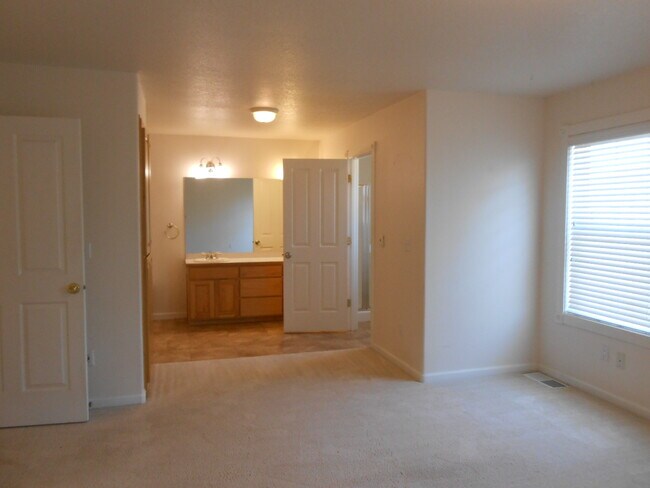 Building Photo - 62677 Hawkview Road