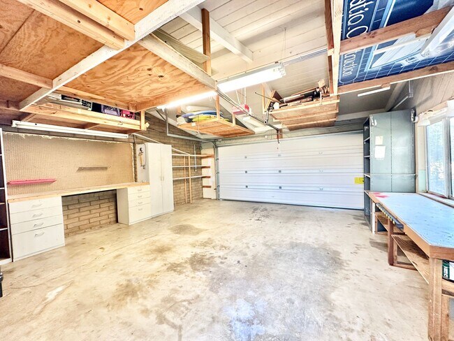 Building Photo - Beautiful Home, in Quiet Country Setting, Large, Private, Fenced Yard Space, with Landscaper Incl...